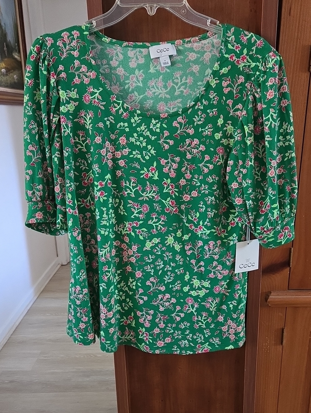 CeCe Green Floral Scoop Neck Blouse with Pink Accents. M.  NWT